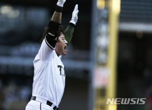 ‘끝내기포’ 추신수, 개인 통산 176번째 홈런 기록…MLB 아시아 선수 최다 홈런