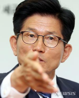 [6.13지방선거 인터뷰]김문수 “박원순 시정, &apos;적폐의 7년…안철수와 단일화는 당대당 통합 때나 가능”