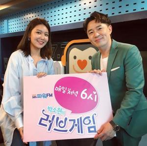 ‘붐붐파워’ 붐, 스페셜 DJ 소녀시대 수영과 한 컷 ‘시선 집중’