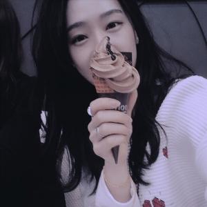 [근황] ‘브레이커스’ 차지혜, 초코 아이스크림 먹으며 행복한 미소