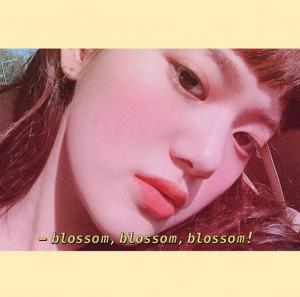 “blossom!”…민서, 러블리한 셀카 공개…‘눈길’