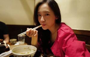 ‘곤지암’ 박지현, 맛있게 소바 먹으며…“소바 냠냠”