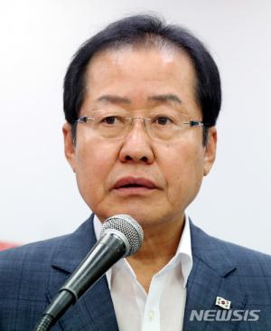 [종합]홍준표 대표, “남북관계 하나로 모든 것 덮으려는 것이 이번 6.13지방선거…자유한국당 여론조사 압도적으로 높다” 밝혀