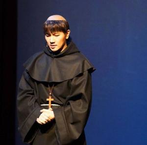 김정근 아나운서, 과거 연극 ‘루터’ 참여 사실 재조명…‘색다른 모습’