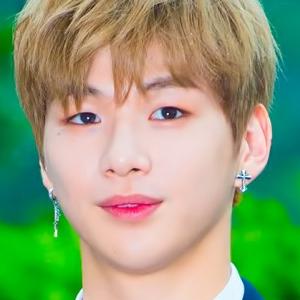 ‘청년영웅난공불락’ 강다니엘, 아이돌차트 팬투표 10주 연속 1위…방탄소년단, 아이돌차트 아차랭킹 첫 3주 연속 1위