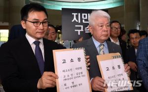[종합]5·18 민주화운동 당시 ‘힌츠페터 기자’ 도운 택시운전사 김사복 아들 ‘지만원 검찰 고소’