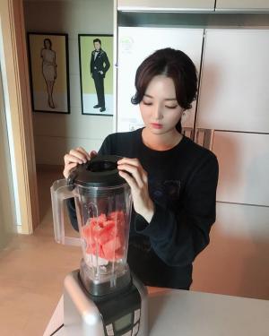 오상진 아내 김소영, 집에서 수박주스 만들기 도전…“요즘 내 삶의 낙” 