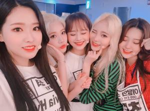 이달의 소녀(LOONA) ‘yyxy’, ‘심장 폭행’ 비주얼 뽐내…‘예쁜 애 옆에 또 예쁜 애’