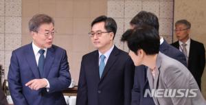김영주 장관, 소신 발언 화제…“최저임금 기대에 못 미치는 부분은 정부가 해결해야”