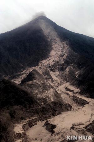 과테말라 푸에고 화산 폭발…구조당국 ‘골든타임 만료로 구조활동 잠정 중단’