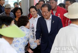 부산서 큰절하며 사죄한 홍준표 “정말 잘못했다...반성할 것”