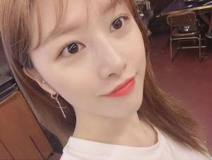 유니티(UNI.T) 의진, 꽃미모로 전한 인사…“조심히 들어가요”