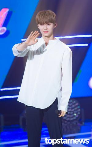 [HD포토] 워너원(Wanna One) 황민현, ‘셔츠는 사랑입니다’ (더쇼)