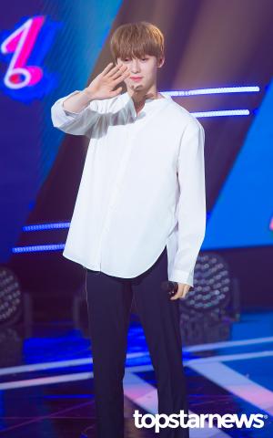 [HD포토] 워너원(Wanna One) 황민현, ‘멀리서 봐도 자기주장이 강한 잘생김’ (더쇼)