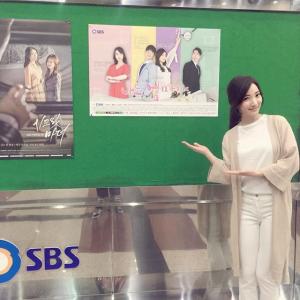 이인혜, ‘나도 엄마야’ 포스터 배경삼아 한 컷…“SBS 별관 마실나왔다가 발견”