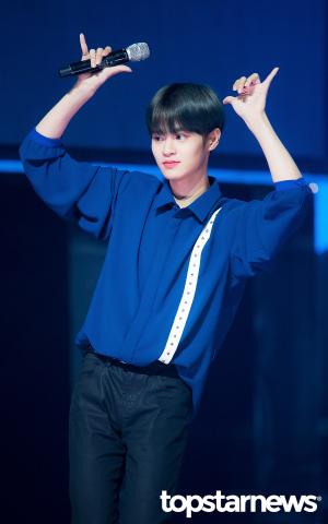 [HD포토] 워너원(Wanna One) 이대휘, ‘신호를 보내’ (쇼챔피언)