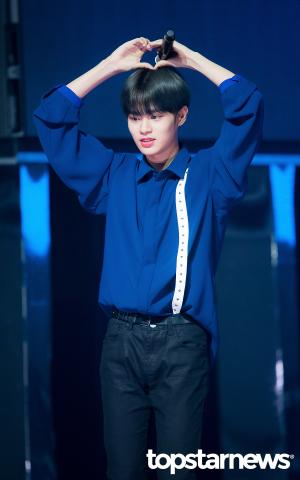 [HD포토] 워너원(Wanna One) 이대휘, ‘워너블한테 보내는 하트’ (쇼챔피언)