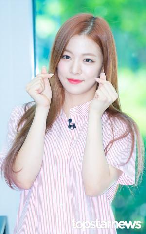 [HD포토] 프로미스나인(fromis_9) 이채영, ‘하트는 사랑입니다’ (팩트인스타)