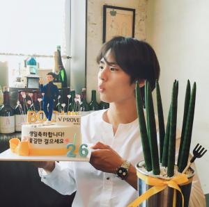 박보검, 생일 케이크 인증샷 공개…“진심으로 감사드립니다 축복합니다”
