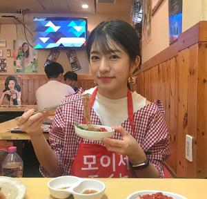 ‘프로듀스 48’ 타케우치 미유, 한국 식당에서 포착된 근황 ‘시선 집중’