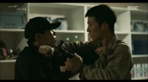 ‘이리와 안아줘’ 김경남, “네가 우리집 망쳤다” 도끼 들고 장기용과 몸싸움