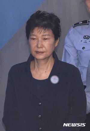 박근혜 국선변호인, 2심 재판서 주장한 내용은? “혐의 전부 무죄…양형 신중하게 산정돼야”