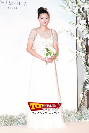 영화 ‘엽기적인 그녀’ 전지현, 2012년 결혼 당시 모습 보니 ‘여신 강림’