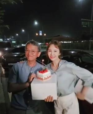 ‘이별이 떠났다’ 채시라, 연출 김민식 감독과 함께 생일 케이크 인증 영상 공개…“잊지 못할 생일”