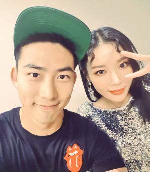 2PM 옥택연, 솔로 컴백 유빈과 함께…6월 오랜만에 SNS 소식 전해 ‘어엿한 군인 포스’