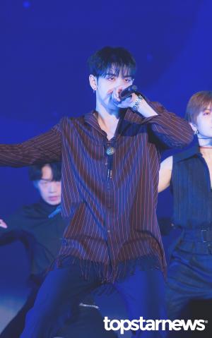 [HD포토] 뉴이스트 W(NU’EST W) 백호, ‘모니터 뚫고 나오는 카리스마 눈빛’ (데자부)