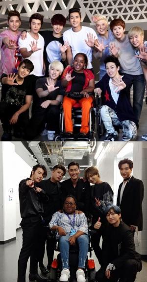 6년 만에 만난 해외 팬과 다정하게 사진 촬영한 슈퍼주니어(Super Junior) 멤버들
