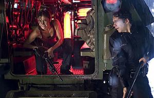 영화 ‘에이리언 VS 프레데터2’, 인류 멸종을 위한 전쟁…‘더 강하고 더 무자비하다’