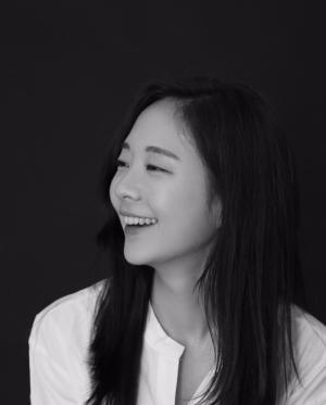 ‘하트시그널 시즌2’ 오영주, 흑백사진에서 더욱 빛나는 분위기…’깔끔함 그 자체’
