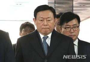 신동빈 해임안 부결…5번째 경영권 방어전 ’승리’