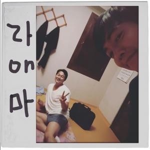 ‘라이프 온 마스’ 정경호, 박성웅과의 셀카 공개 “각선미”