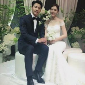 김소연♥이상우, 결혼 사진 눈길…‘사랑스러운 비주얼 부부‘