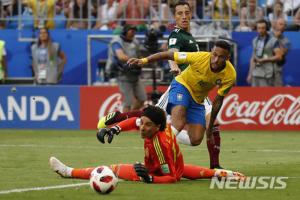 [2018 러시아 월드컵] 멕시코, 브라질에 0:2패 ‘8강 좌절’...7회연속 16강까지만 가는 징크스?