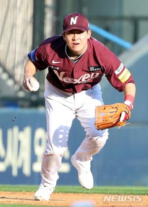 넥센 히어로즈 김민성, 개인 통산 1000안타 달성…‘오늘(3일) 홈경기 앞서 시상식 개최’