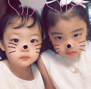 박솔미♥한재석, 토끼 같은 두 딸 공개…‘엄마·아빠 닮아 우월 유전자’