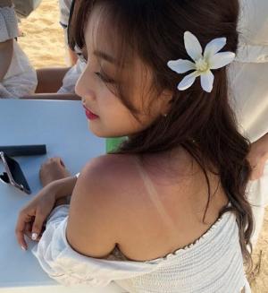 트와이스(TWICE) 지효, 뒷태마저 아름다워…“뮤비를 위해 희생한 내 어깨”