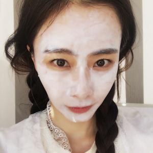 ‘마이크로닷과 열애’ 홍수현, 연하남 사로잡은 미모 관리법?…‘나이보다 어린 피부’