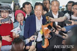 미국 출국 홍준표, 떠나며 남긴 말은? “치열하게 내부 논쟁해야…제사 지내러 추석 귀국할 것“