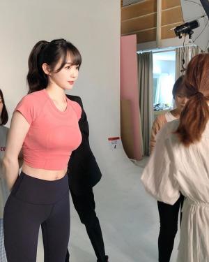 다비치(Davichi) 강민경, 컴백 앞두고 완벽한 바디 공개…다이어트 자극하는 군살 없는 몸매
