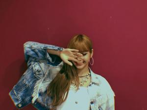 블랙핑크(BLACKPINK) 리사, 밝은 미소 뿜뿜…“너무 사랑스러워”