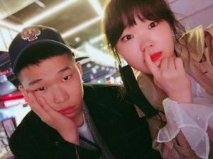 악동뮤지션(AKMU) 이수현, 오빠 이찬혁과 셀카 한 컷…‘똑닮은 오누이’