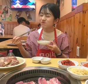 AKB48 타케우치 미유, 한국 식당에서 행복한 모습