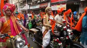 ‘KBS스폐셜’, 인도 사회가 변화하고 있다 ··· 오토바이를 타는 인도 여성들