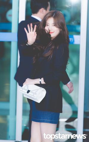 [HD포토] 수지(SUZY), ‘공항에서 영화 찍는 그녀’…‘돌아서는 모습에 심쿵’ (공항패션)