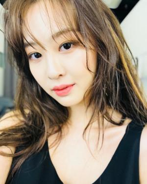 ‘씨스타 출신’ 다솜, 셀카로 알린 근황…’더욱 예뻐진 외모’