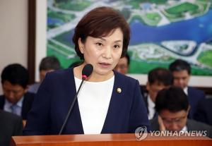 김현미, 여의도·용산 통합개발에 부동산 시장 과열 우려…“정부와 긴밀히 논의해야”